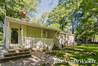 2338 Edgewood Dr, Kalamazoo, MI 49008