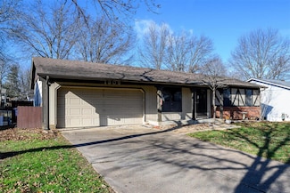 1305 Cypress Trail Ln, Fenton, MO 63026