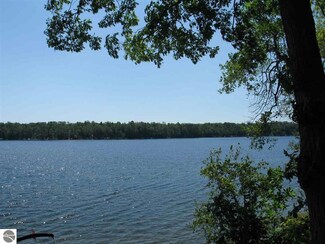 4670 Lakeside Blvd, Hale, MI 48739