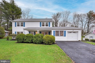 10 Mcintosh Ln, Manalapan, NJ 07726