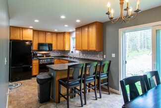 136 Back Cove Rd, Waldoboro, ME 04572