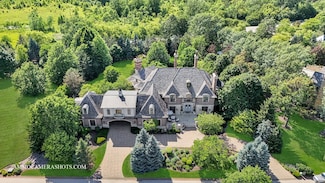 8 Brooke Ln, Barrington, IL 60010