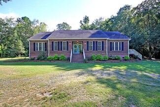 725 Yellow Brick Rd, Bonneau, SC 29431