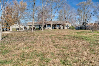 1722 W New Hope Rd, Boonville, IN 47601