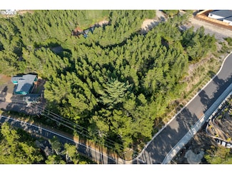 88177 Rhododendron Dr, Florence, OR 97439