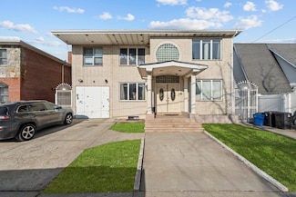 138-65 63rd Ave, Flushing, NY 11367