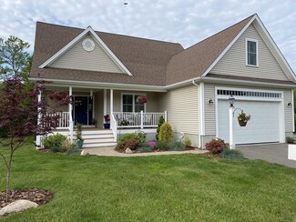 7 Nantucket Dr, Mattapoisett, MA 02739