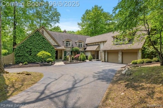 2536 Addison Hills Ct, Oxford, MI 48370