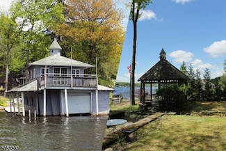 221 S New Jersey Ave, Lake Hopatcong, NJ 07849