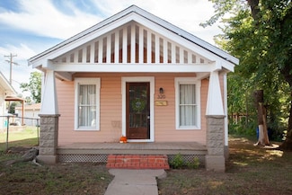 320 S Broad St, Guthrie, OK 73044