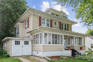 21 6th Ave SE, Oelwein, IA 50662