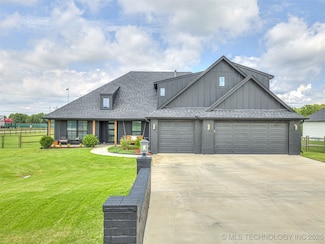 2334 W Maple St, Collinsville, OK 74021