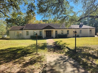 1155 Worth St, Hemphill, TX 75948