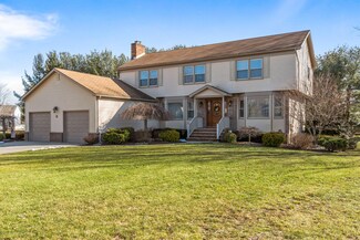 5 Castleton Ct, Manalapan, NJ 07726
