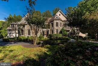 7101 Saunders Ct, Bethesda, MD 20817