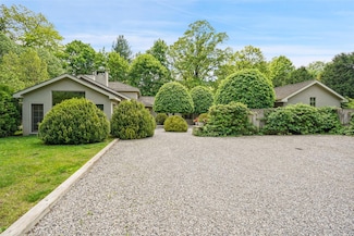 432 Cantitoe St, Bedford, NY 10506