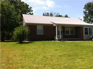 615 S Calhoun St, Wichita, KS 67207