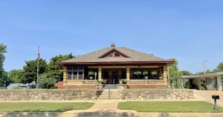 903 N 3rd St, Arkansas City, KS 67005