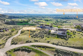 2043 Picket Ln, Emmett, ID 83617