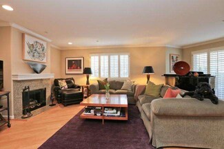 20 Willow Rd Unit 19, Menlo Park, CA 94025