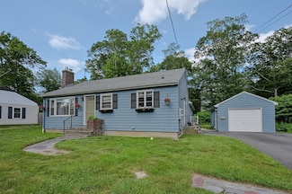6 Highland Ave, Plainville, MA 02762