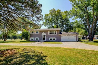 2932 Kingsley Dr, Decatur, IL 62521