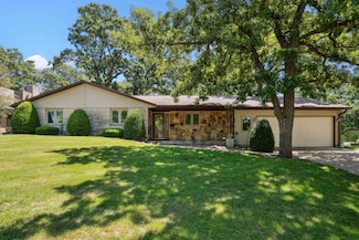 1108 2nd St SW, Dyersville, IA 52040