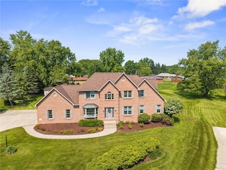 3893 Windsor Ct, Hermitage, PA 16148