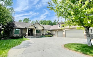 6 Lilac Ln, Aberdeen, SD 57401