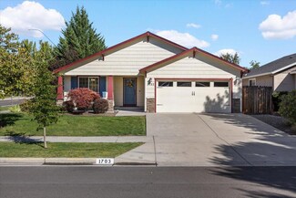 1703 Pearl Eye Ln, Medford, OR 97504
