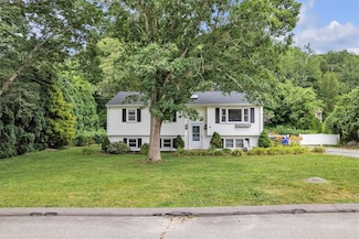 8 Tonkawa Ave, Westerly, RI 02891