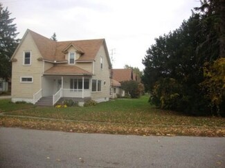 302 W Cross St, Wanatah, IN 46390