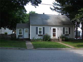 13 Calef St, Johnston, RI 02919