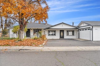 3364 Snowy Butte Ln, Central Point, OR 97502