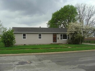711 S Willow St, Flora, IN 46929