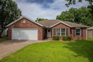 902 SW Sandrock Rd, Bentonville, AR 72712