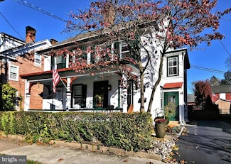 143 N State St, Newtown, PA 18940