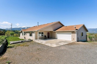 648 S Davis Ave, Weed, CA 96094