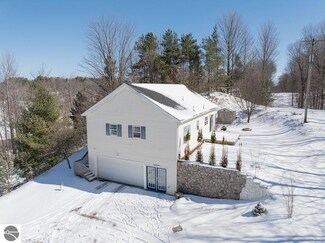 9050 E Traverse Hwy, Traverse City, MI 49684