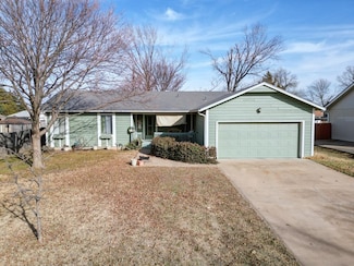20 Renfrew Rd, Winfield, KS 67156