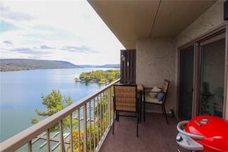 98 Cliffside Dr, Canandaigua, NY 14424