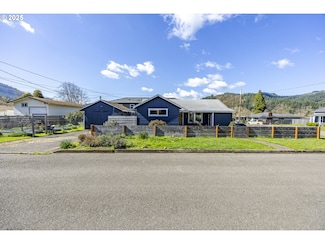 303 Kent St, Drain, OR 97435