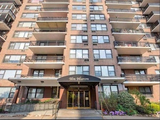 10 Huron Ave Unit 2B, Jersey City, NJ 07306