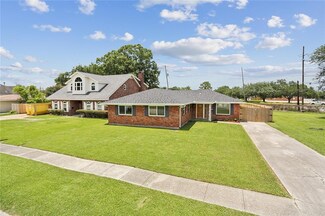14 Derbes Dr, Gretna, LA 70053