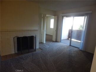 17552 Vandenberg Ln Unit 8, Tustin, CA 92780