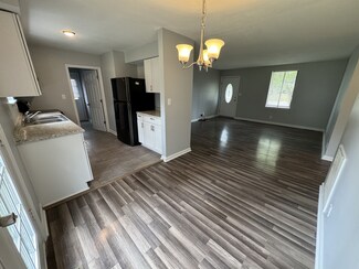 404 N Magnolia Dr, Clarksville, TN 37042