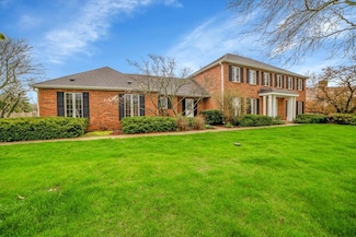 1S221 N Flanders Ln, Winfield, IL 60190