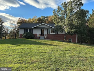 25 Nelson Ln, Berkeley Springs, WV 25411
