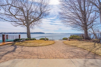 701 Woodward Dr, Madison, WI 53704