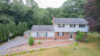 15 Glenwood Dr, Ballston Lake, NY 12019